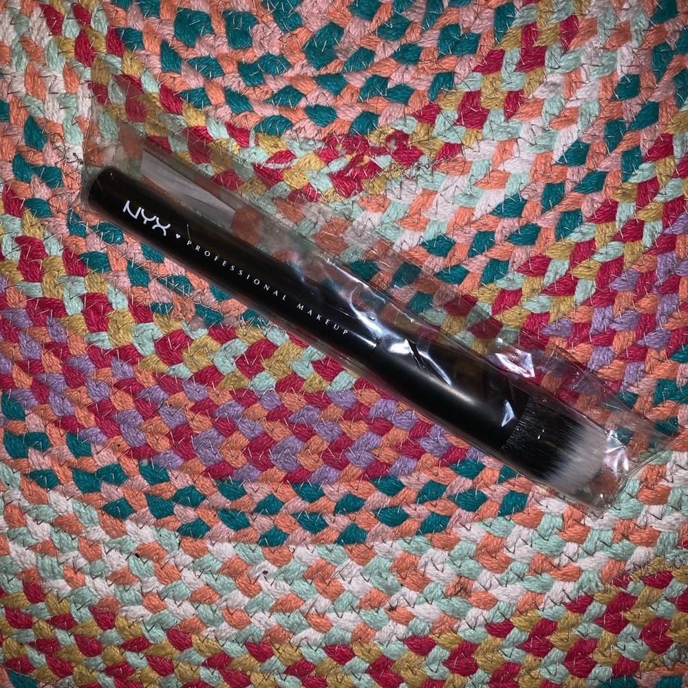 NYX brush
